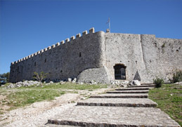 Chlemoutsi Castle peloponnese